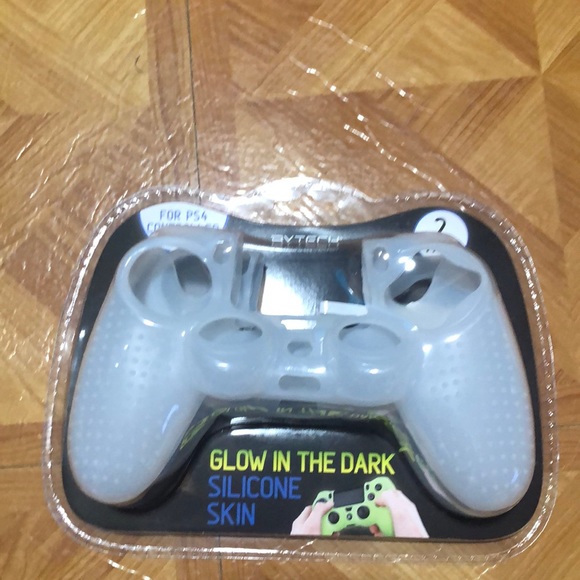 New PS4 Controller glow in dark silicone skin - Picture 1 of 5